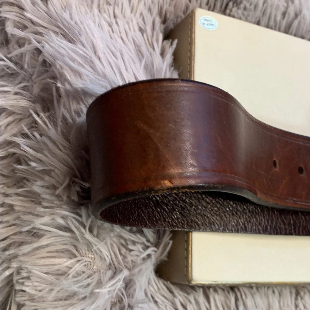 🌹VINTAGE LEVI’s • Unisex Brown Genuine Nice Leather Belt w/ solid Brass Buckle